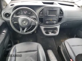2018 Mercedes-Benz Metris Passenger z VIN WD4PG2EE0J3357078, wystawiony jako Copart lot #50018905 z przebiegiem 154 621 mil mil oraz Czysty tytuł • Clean title. Historia ofert i sprzedaży dostępna na DreamBid. Obrazek 8.
