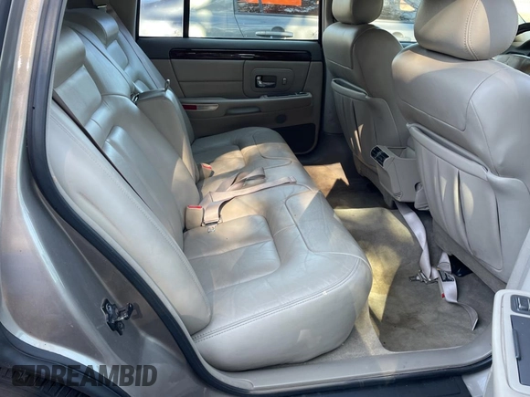 1999 Cadillac DeVille DHS z VIN 1G6KE54Y9XU783302, wystawiony jako Copart lot #42375455 z przebiegiem Nie podano mil oraz Czysty tytuł • Clean title. Historia ofert i sprzedaży dostępna na DreamBid. Obrazek 6.