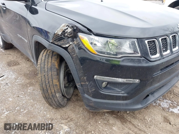 2018 Jeep Compass Latitude with VIN 3C4NJDBB7JT373582, listed as a IAAI auction lot 41728122 with 111,411 mi miles. Bid and sale history available at carsss.com. Image 6.