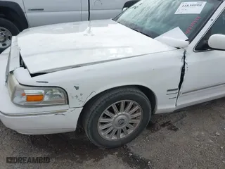 2009 Mercury Grand Marquis LS with VIN 2MEHM75V19X608157, listed as a IAAI auction lot 41839999 with 171,739 mi miles. Bid and sale history available at carsss.com. Image 6.