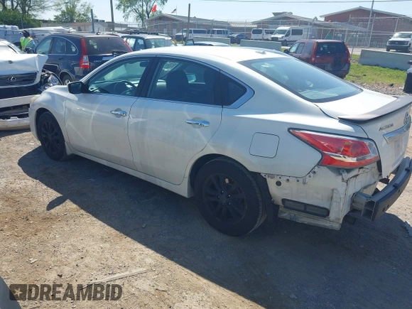 2015 Nissan Altima 2.5 SV with VIN 1N4AL3AP7FC168658, listed as a IAAI auction lot 42044500 with 185,968 mi miles. Bid and sale history available at carsss.com. Image 3.