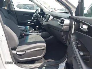 2020 Kia Sorento S z VIN 5XYPG4A55LG694372, wystawiony jako IAAI lot #42183383 z przebiegiem 57 980 mil mil oraz . Historia ofert i sprzedaży dostępna na DreamBid. Obrazek 5.
