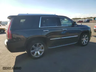 2019 Cadillac Escalade Luxury with VIN 1GYS3BKJ2KR115063, listed as a Copart auction lot 84330804 with 43,600 mi miles and Clean Title. Bid and sale history available at carsss.com. Image 3.