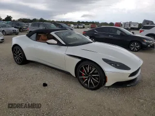 2020 Aston Martin DB11 z VIN SCFRMFCWXLGM09361, wystawiony jako Copart lot #74208744 z przebiegiem 10 972 mil mil oraz Szkody całkowita. Historia ofert i sprzedaży dostępna na DreamBid. Obrazek 4.