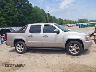 2007 Chevrolet Avalanche 3LT z VIN 3GNEC120X7G268177, wystawiony jako IAAI lot #42287255 z przebiegiem 278 531 mil mil oraz . Historia ofert i sprzedaży dostępna na DreamBid. Obrazek 13.