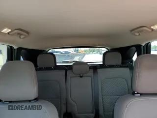 2020 Ford Escape SE с VIN 1FMCU9G62LUC68833, выставлен на аукционе Copart как лот 61760945 с пробегом 49 874 миль миль и Списание • Salvage title. История ставок и продаж доступна на DreamBid. Изображение 10.