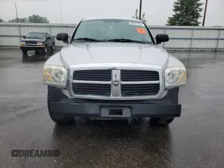 2005 Dodge Dakota SLT z VIN 1D7HW48N45S253901, wystawiony jako Copart lot #59167695 z przebiegiem 134 353 mil mil oraz Czysty tytuł • Clean title. Historia ofert i sprzedaży dostępna na DreamBid. Obrazek 5.