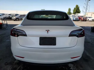 2023 Tesla Model 3 z VIN 5YJ3E1EA5PF395116, wystawiony jako Copart lot #62768205 z przebiegiem 25 285 mil mil oraz Szkoda całkowita • Salvage title. Historia ofert i sprzedaży dostępna na DreamBid. Obrazek 6.