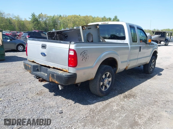 2013 Ford F-250 XL z VIN 1FT7X2B66DEA06885, wystawiony jako IAAI lot #42240723 z przebiegiem 136 062 mil mil oraz . Historia ofert i sprzedaży dostępna na DreamBid. Obrazek 4.