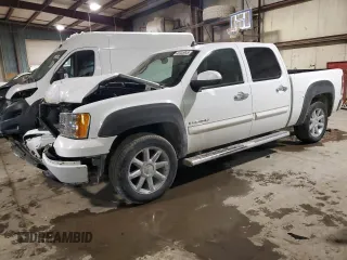 2008 GMC Sierra Denali z VIN 2GTEK638581303019, wystawiony jako Copart lot #46335045 z przebiegiem 132 801 mil mil oraz Szkody całkowita. Historia ofert i sprzedaży dostępna na DreamBid. Obrazek 1.