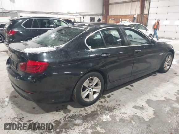 2013 BMW 5 Series 528i xDrive with VIN WBAXH5C57DD109045, listed as a IAAI auction lot 41525875 with 121,549 mi miles. Bid and sale history available at carsss.com. Image 4.