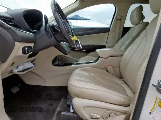 2017 Lincoln MKC Reserve with VIN 5LMCJ3C95HUL71240, listed as a Copart auction lot 60345115 with 101,711 mi miles and Salvage title. Bid and sale history available at DreamBid. Image 7.
