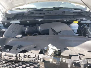 2022 Ram 1500 Tradesman z VIN 3C6JR6DG1NG300872, wystawiony jako IAAI lot #42255745 z przebiegiem 30 727 mil mil oraz . Historia ofert i sprzedaży dostępna na DreamBid. Obrazek 10.
