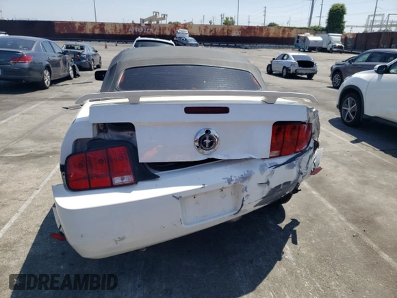 2006 Ford Mustang Standard z VIN 1ZVHT84N665237941, wystawiony jako Copart lot #55253585 z przebiegiem 171 923 mil mil oraz Szkoda całkowita • Salvage title. Historia ofert i sprzedaży dostępna na DreamBid. Obrazek 6.
