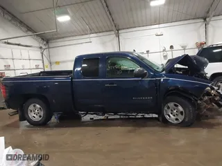 2010 Chevrolet Silverado 1500 LT with VIN 1GCSKSE33AZ180699, listed as a IAAI auction lot 41455632 with 154,659 mi miles. Bid and sale history available at carsss.com. Image 14.
