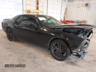 2016 Dodge Challenger SXT Plus z VIN 2C3CDZAG6GH300198, wystawiony jako IAAI lot #42239013 z przebiegiem 108 411 mil mil oraz . Historia ofert i sprzedaży dostępna na DreamBid. Obrazek 1.