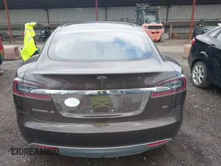 2014 Tesla Model S 60 z VIN 5YJSA1H19EFP51406, wystawiony jako IAAI lot #42179183 z przebiegiem 157 000 mil mil oraz . Historia ofert i sprzedaży dostępna na DreamBid. Obrazek 16.