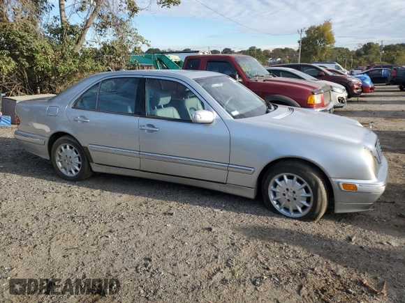 2001 Mercedes-Benz E-Class AWD with VIN WDBJF82J41X052567, listed as a Copart auction lot 75853904 with 111,491 mi miles and Clean Title. Bid and sale history available at carsss.com. Image 4.