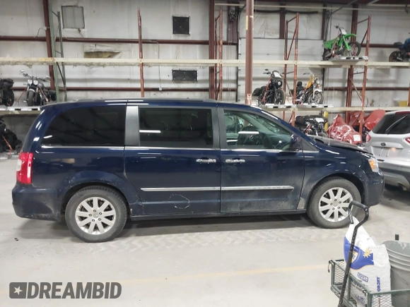 2016 Chrysler Town & Country Touring with VIN 2C4RC1BG2GR305711, listed as a IAAI auction lot 41984947 with 206,360 mi miles. Bid and sale history available at carsss.com. Image 13.