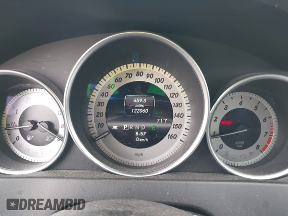2013 Mercedes-Benz C 250 Sport z VIN WDDGF4HB6DA777055, wystawiony jako IAAI lot #42374146 z przebiegiem 122 060 mil mil oraz . Historia ofert i sprzedaży dostępna na DreamBid. Obrazek 15.