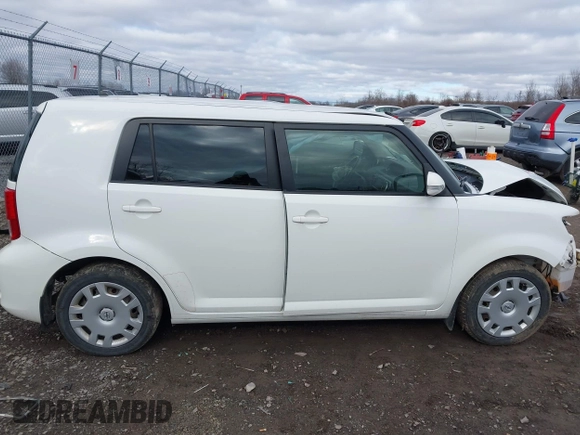 2015 Scion xB with VIN JTLZE4FE3FJ075012, listed as a IAAI auction lot 41902180 with 88,104 mi miles. Bid and sale history available at carsss.com. Image 14.