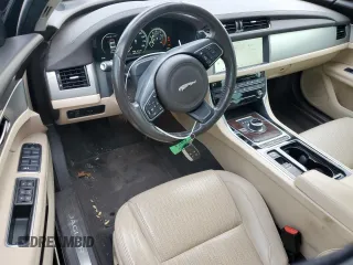 2017 Jaguar XF 35t Prestige with VIN SAJBE4BV6HCY30939, listed as a Copart auction lot 86361114 with 61,814 mi miles and Salvage Title. Bid and sale history available at carsss.com. Image 8.
