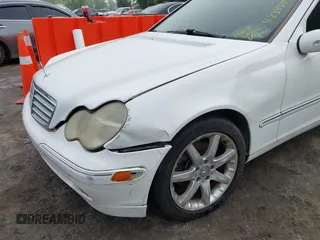 2003 Mercedes-Benz C 320 z VIN WDBRF84J43F414101, wystawiony jako IAAI lot #42385841 z przebiegiem Nie podano mil oraz . Historia ofert i sprzedaży dostępna na DreamBid. Obrazek 6.
