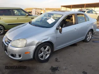 2008 Volkswagen Jetta Sedan SE with VIN 3VWRM71K98M053239, listed as a IAAI auction lot 41084364 with 182,575 mi miles. Bid and sale history available at carsss.com. Image 2.