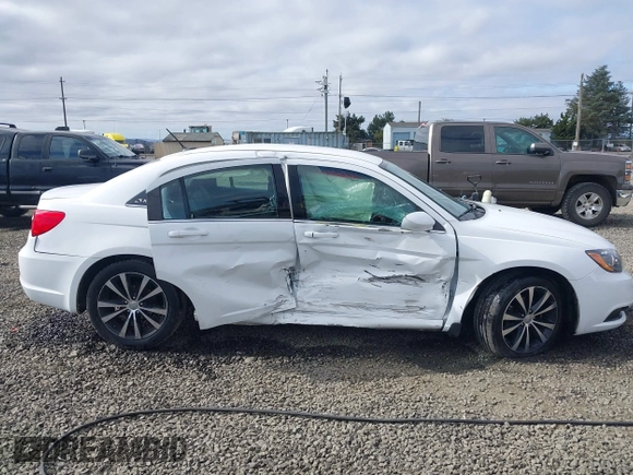 2013 Chrysler 200 Limited with VIN 1C3CCBCG7DN690139, listed as a IAAI auction lot 41744141 with 77,428 mi miles. Bid and sale history available at carsss.com. Image 13.