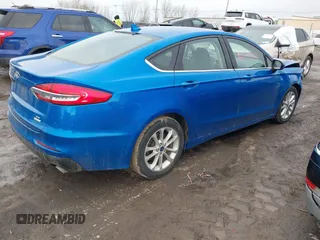 2020 Ford Fusion SE with VIN 3FA6P0HD1LR149783, listed as a IAAI auction lot 41671712 with 88,699 mi miles. Bid and sale history available at carsss.com. Image 4.