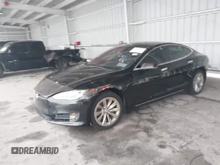 2017 Tesla Model S 60 z VIN 5YJSA1E17HF179051, wystawiony jako IAAI lot #42430013 z przebiegiem 201 174 mil mil oraz . Historia ofert i sprzedaży dostępna na DreamBid. Obrazek 22.
