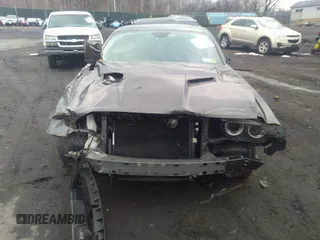 2017 Dodge Challenger SXT z VIN 2C3CDZAG6HH614807, wystawiony jako IAAI lot #35678971 z przebiegiem 65 795 mil mil oraz . Historia ofert i sprzedaży dostępna na DreamBid. Obrazek 6.