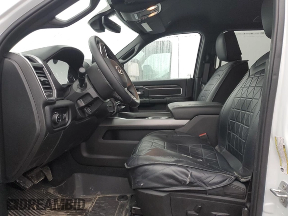2024 Ram 2500 Big Horn z VIN 3C6UR5DL2RG407021, wystawiony jako Copart lot #43030985 z przebiegiem 2 054 mil mil oraz Szkoda całkowita • Salvage title. Historia ofert i sprzedaży dostępna na DreamBid. Obrazek 7.