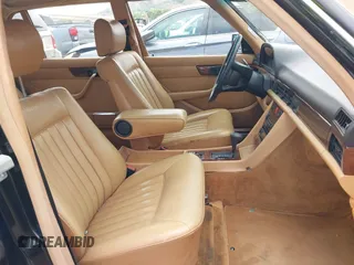 1988 Mercedes-Benz 420 Series 420SEL with VIN WDBCA35D2JA384154, listed as a IAAI auction lot 41950195 with 113,425 mi miles. Bid and sale history available at carsss.com. Image 5.