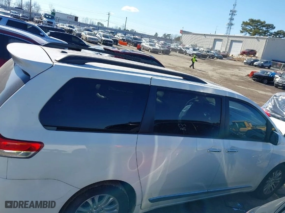 2013 Toyota Sienna XLE AAS with VIN 5TDYK3DC1DS341977, listed as a IAAI auction lot 41418311 with 1 mi miles. Bid and sale history available at carsss.com. Image 12.
