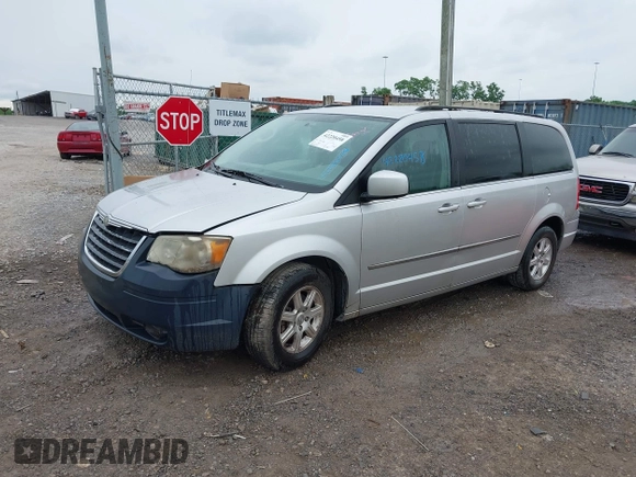 2010 Chrysler Town & Country Touring z VIN 2A4RR5D12AR198014, wystawiony jako IAAI lot #42220458 z przebiegiem 182 529 mil mil oraz . Historia ofert i sprzedaży dostępna na DreamBid. Obrazek 2.