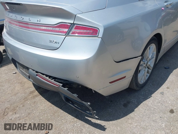 2016 Lincoln MKZ Hybrid z VIN 3LN6L2LUXGR603569, wystawiony jako IAAI lot #42220243 z przebiegiem 109 414 mil mil oraz . Historia ofert i sprzedaży dostępna na DreamBid. Obrazek 6.