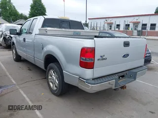 2004 Ford F-150 XL z VIN 1FTPX125X4NA15610, wystawiony jako IAAI lot #42316587 z przebiegiem 243 554 mil mil oraz . Historia ofert i sprzedaży dostępna na DreamBid. Obrazek 3.