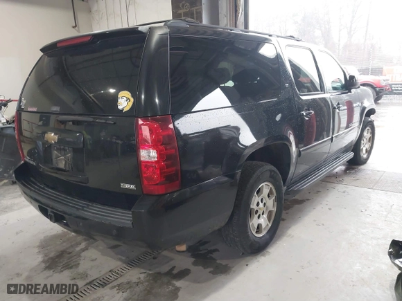 2007 Chevrolet Suburban LT with VIN 3GNFC16067G318779, listed as a IAAI auction lot 41560427 with 209,104 mi miles. Bid and sale history available at carsss.com. Image 4.