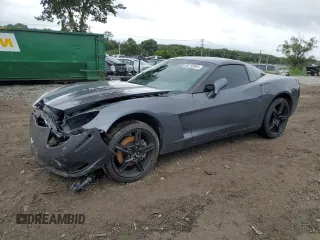 2011 Chevrolet Corvette 1LT z VIN 1G1YE2DW8B5105978, wystawiony jako Copart lot #75264194 z przebiegiem 144 427 mil mil oraz Szkoda całkowita • Salvage title. Historia ofert i sprzedaży dostępna na DreamBid. Obrazek 1.
