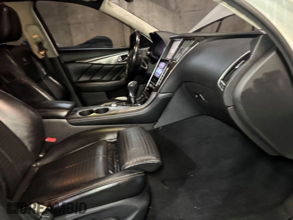 2014 Infiniti Q50 Sport with VIN JN1BV7AP7EM689505, listed as a IAAI auction lot 42172352 with 133,824 mi miles and . Bid and sale history available at DreamBid. Image 5.