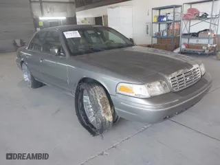 2000 Ford Crown Victoria LX with VIN 2FAFP74W8YX142015, listed as a IAAI auction lot 41767918 with 257,728 mi miles. Bid and sale history available at carsss.com. Image 1.