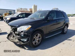 2015 Mercedes-Benz M 350 z VIN 4JGDA5JB0FA496878, wystawiony jako Copart lot #53460595 z przebiegiem 151 192 mil mil oraz Szkody całkowita. Historia ofert i sprzedaży dostępna na DreamBid. Obrazek 1.