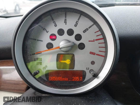 2007 MINI Hardtop S z VIN WMWMF73537TT84443, wystawiony jako IAAI lot #42018224 z przebiegiem 85 846 mil mil oraz . Historia ofert i sprzedaży dostępna na DreamBid. Obrazek 7.