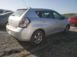 2009 Pontiac Vibe 1SA z VIN 5Y2SP678X9Z456437, wystawiony jako Copart lot #52857525 z przebiegiem 85 913 mil mil oraz Szkody całkowita. Historia ofert i sprzedaży dostępna na DreamBid. Obrazek 3.