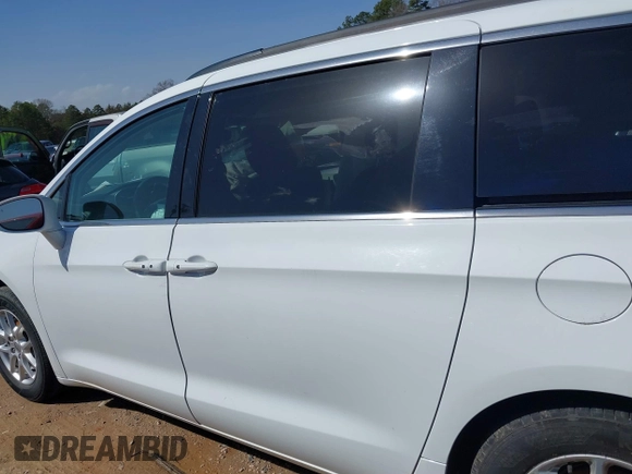 2022 Chrysler Pacifica Touring L with VIN 2C4RC1BGXNR132615, listed as a IAAI auction lot 41643983 with 45,717 mi miles and . Bid and sale history available at DreamBid. Image 14.