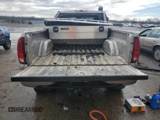 2005 GMC Sierra 2500HD SLE z VIN 1GTHK232X5F963644, wystawiony jako Copart lot #88040265 z przebiegiem 196 924 mil mil oraz Nie do naprawy • Non repairable. Historia ofert i sprzedaży dostępna na DreamBid. Obrazek 6.