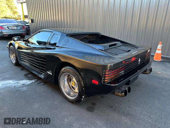 1988 Pontiac Fiero z VIN 1G2PE119XJP213392, wystawiony jako Copart lot #55215415 z przebiegiem 71 246 mil mil oraz Czysty tytuł • Clean title. Historia ofert i sprzedaży dostępna na DreamBid. Obrazek 3.