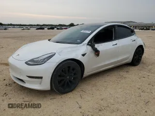 2020 Tesla Model 3 Standard Range Plus z VIN 5YJ3E1EA9LF661702, wystawiony jako Copart lot #55533725 z przebiegiem 66 286 mil mil oraz Szkoda całkowita • Salvage title. Historia ofert i sprzedaży dostępna na DreamBid. Obrazek 1.