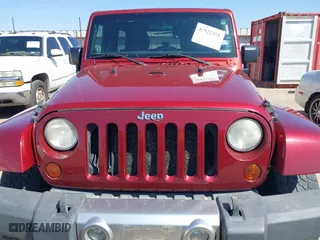 2011 Jeep Wrangler Unlimited Sahara with VIN 1J4BA5H15BL557871, listed as a IAAI auction lot 41922328 with 206,581 mi miles. Bid and sale history available at carsss.com. Image 13.